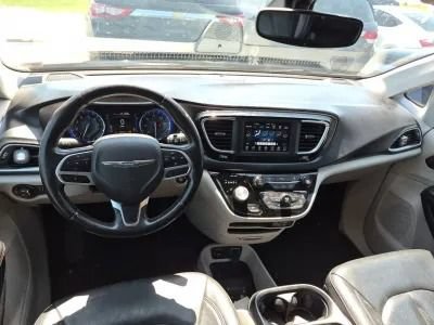 Used 2019 Chrysler Pacifica Touring-L FWD image 8
