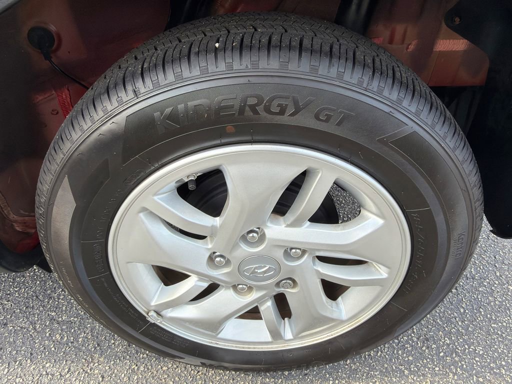 Used 2024 Hyundai Venue SE image 19