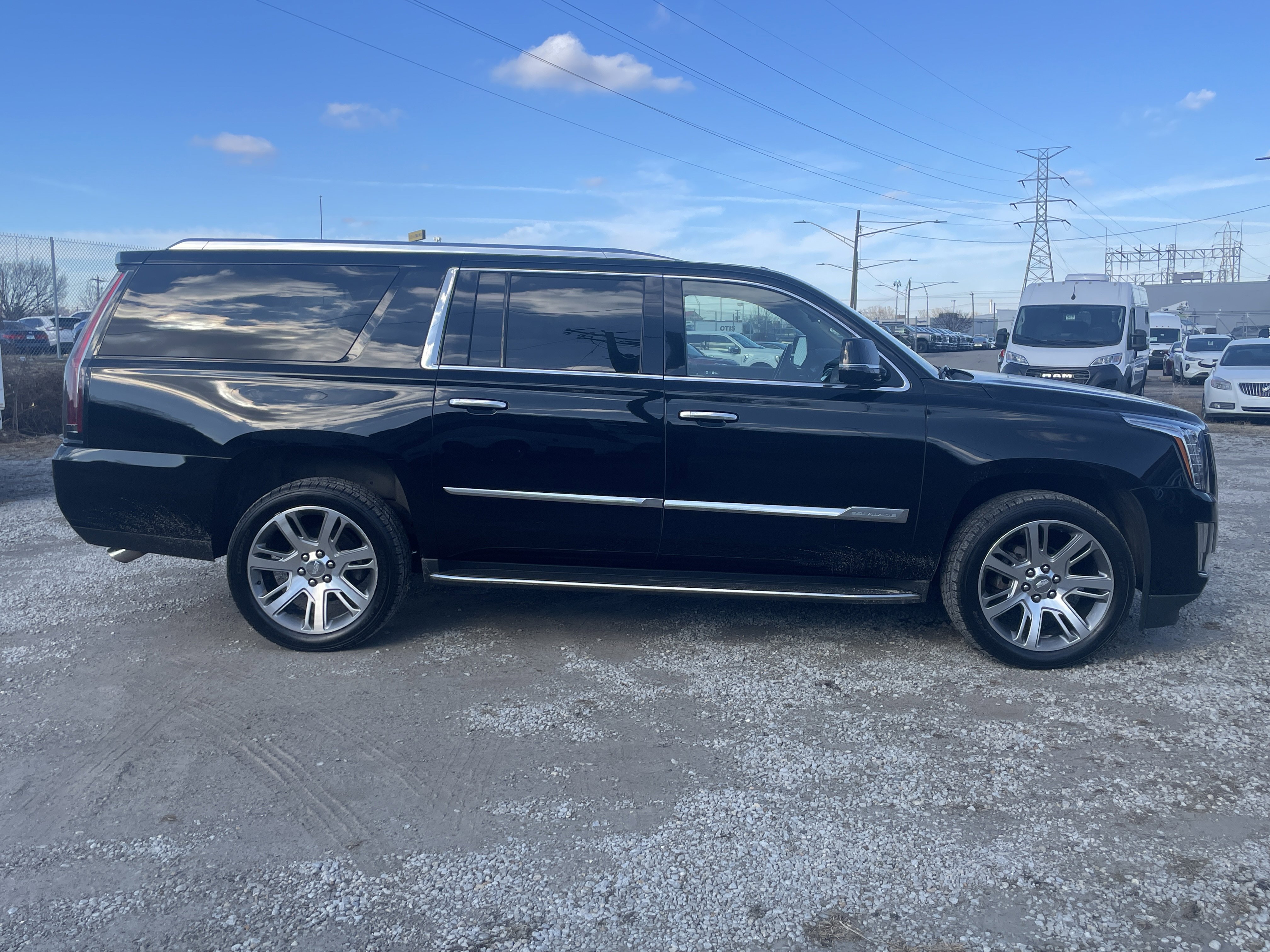 Used 2016 Cadillac Escalade ESV Luxury image 3