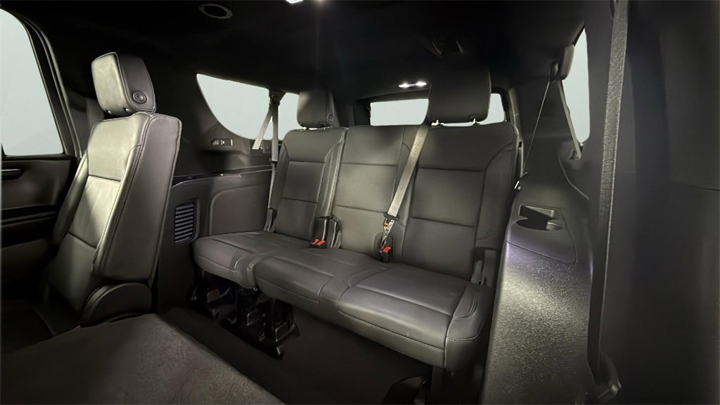 Used 2025 Chevrolet Suburban Z71 image 30