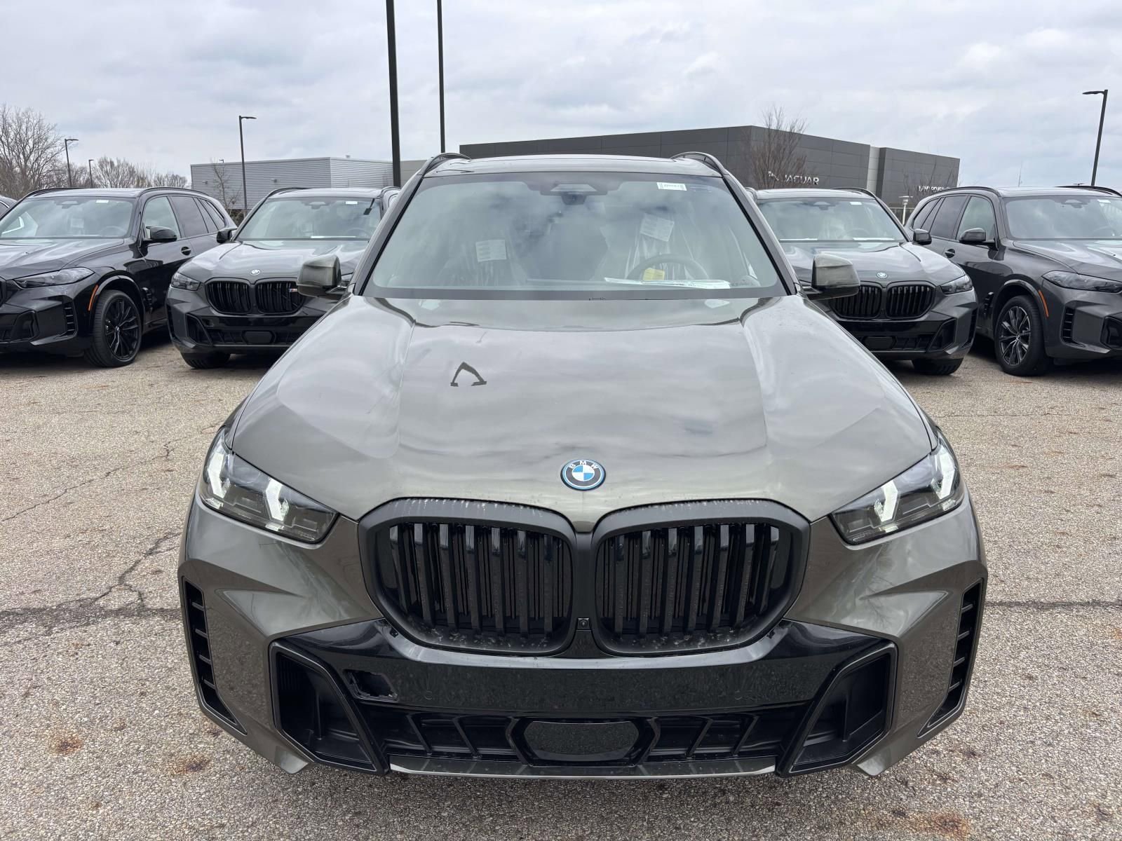 New 2026 BMW X5 xDrive50e image 2