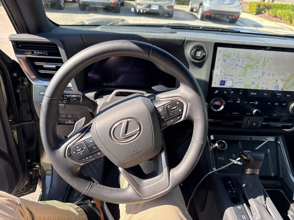 Used 2025 Lexus GX 550 image 11