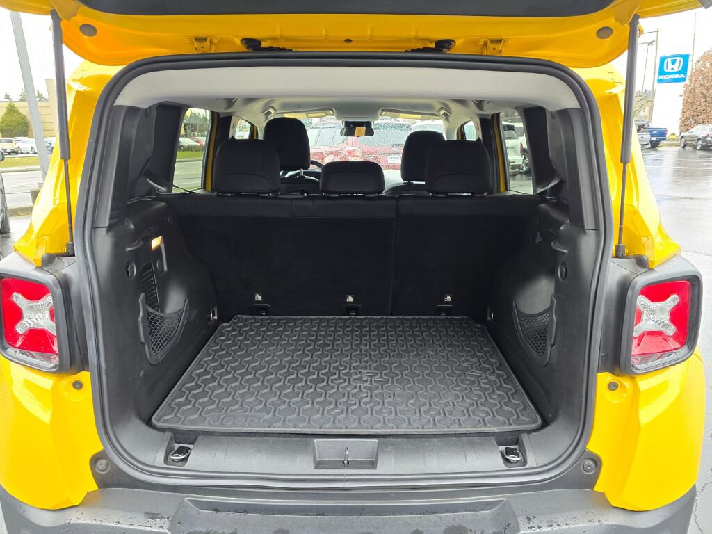 Used 2019 Jeep Renegade Altitude w/ UConnect 8.4 Nav Group image 8