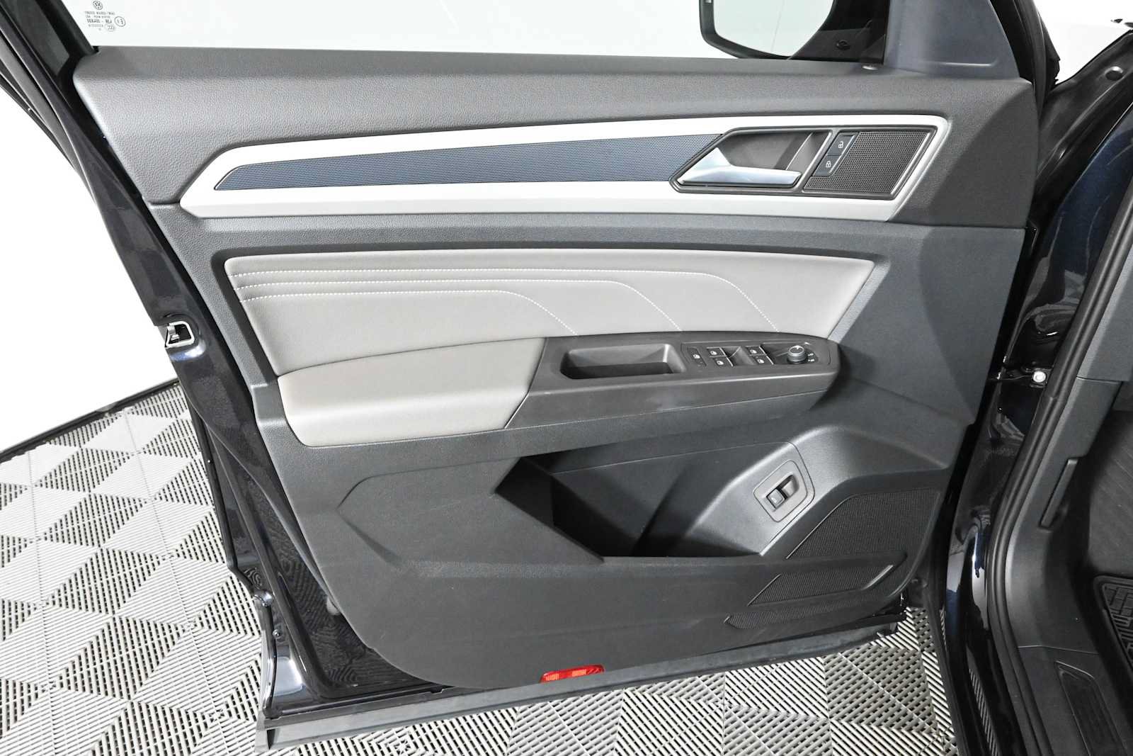 Certified 2023 Volkswagen Atlas Cross Sport SEL AWD/4WD image 19