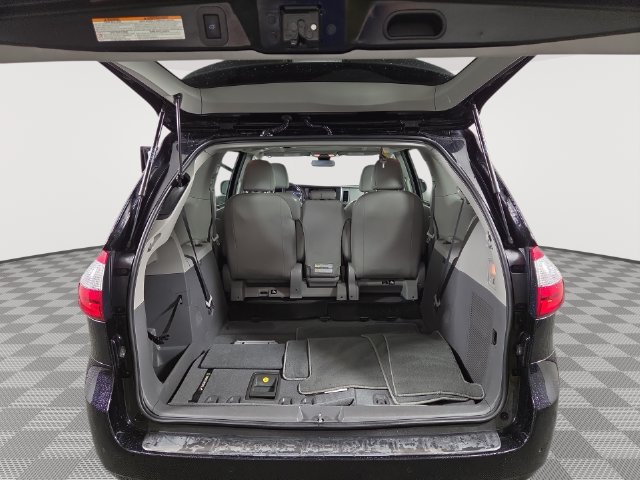 Used 2019 Toyota Sienna XLE Premium FWD image 33