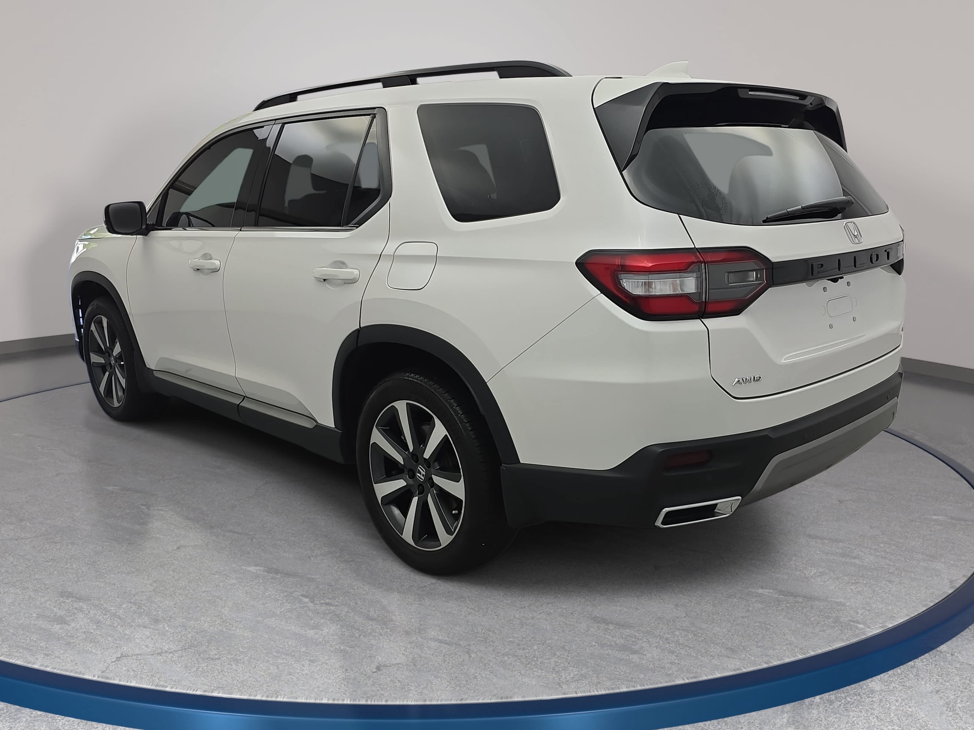 Certified 2025 Honda Pilot Touring image 7