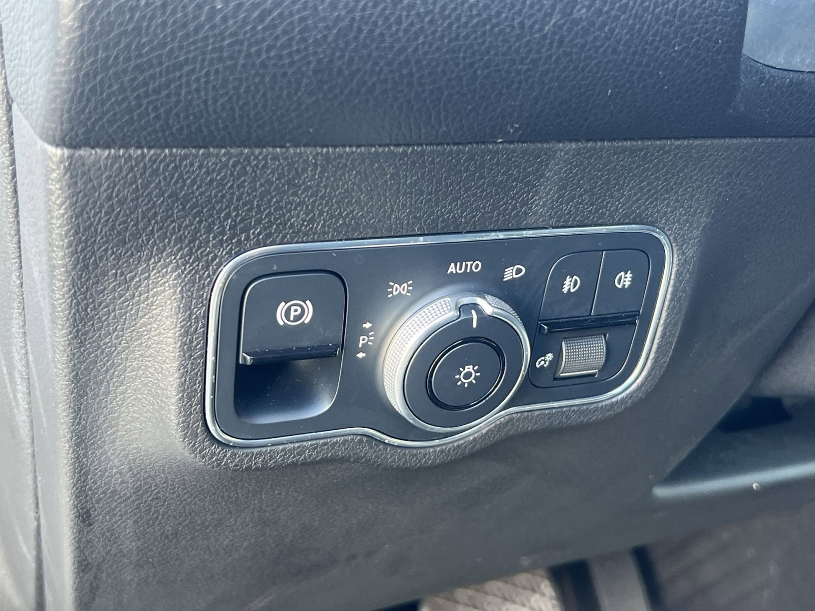 Used 2021 Mercedes-Benz GLB 250 4MATIC image 30