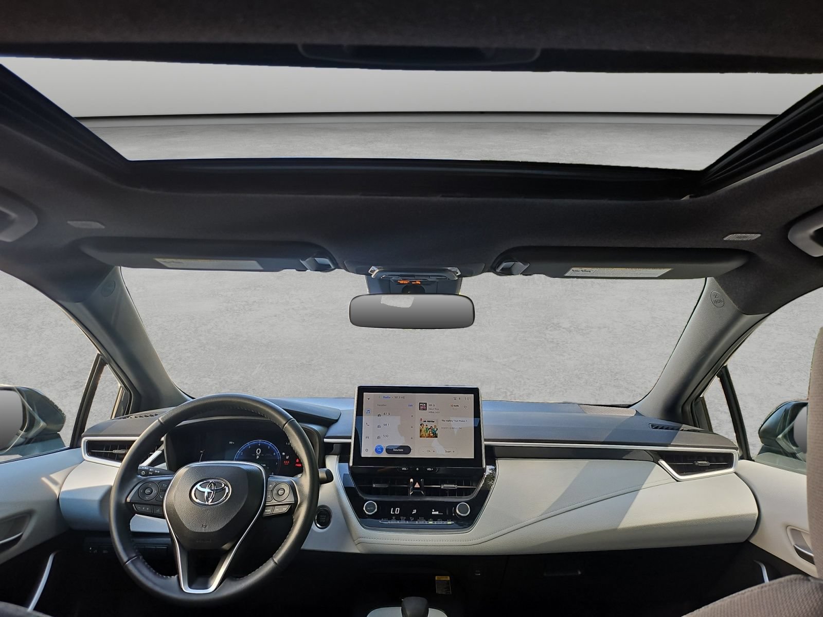 Used 2025 Toyota Corolla SE w/ SE Premium Package FWD image 39