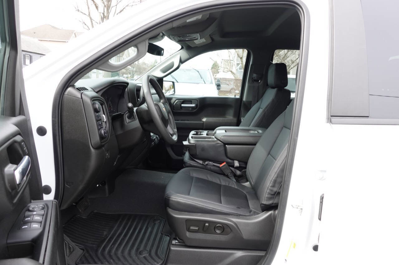 Used 2023 Chevrolet Silverado 1500 Custom w/ LPO, Dark Essentials Package AWD/4WD image 18