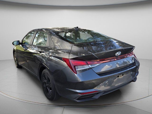 Used 2023 Hyundai Elantra SEL w/ Preferred Accessory Package FWD image 7