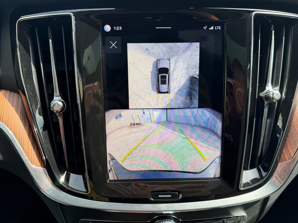 Used 2025 Volvo V60 B5 Cross Country Plus image 28