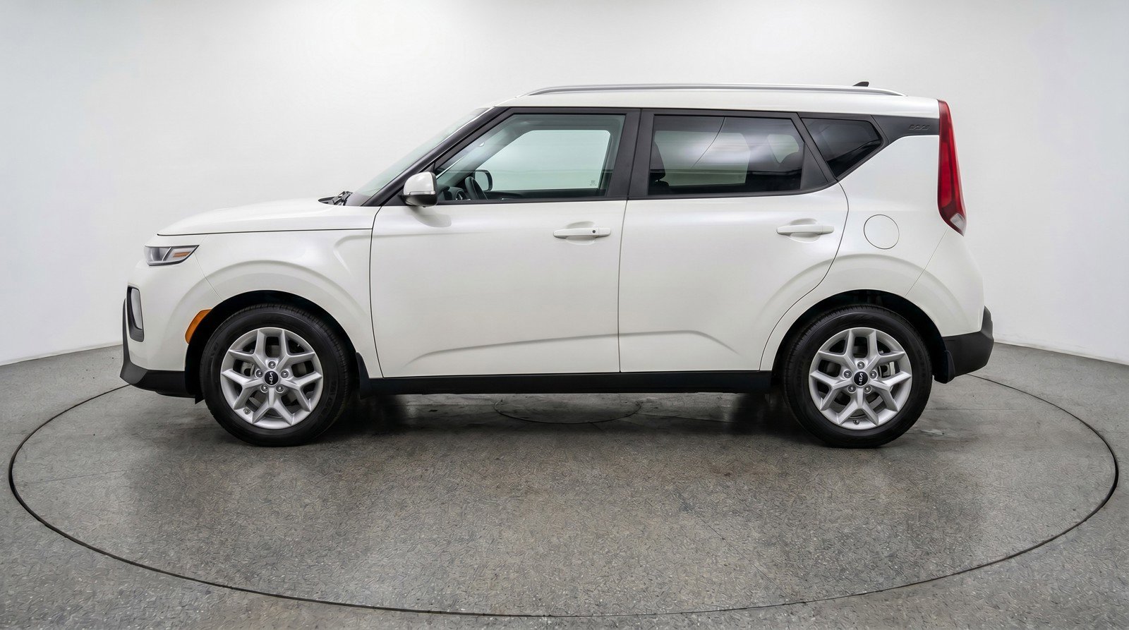Used 2025 Kia Soul LX w/ LX Technology Package FWD image 5