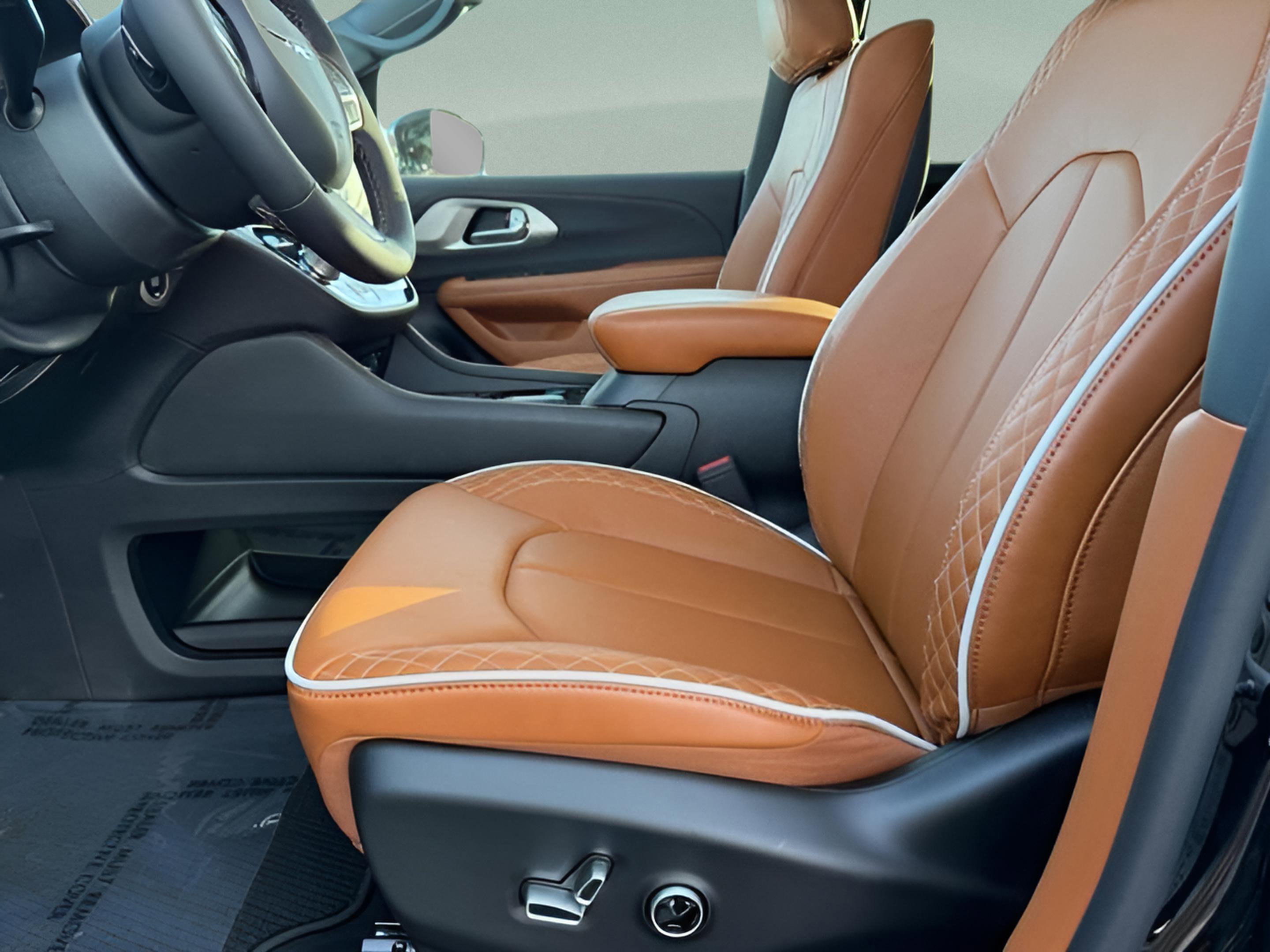 New 2026 Chrysler Pacifica Pinnacle image 16