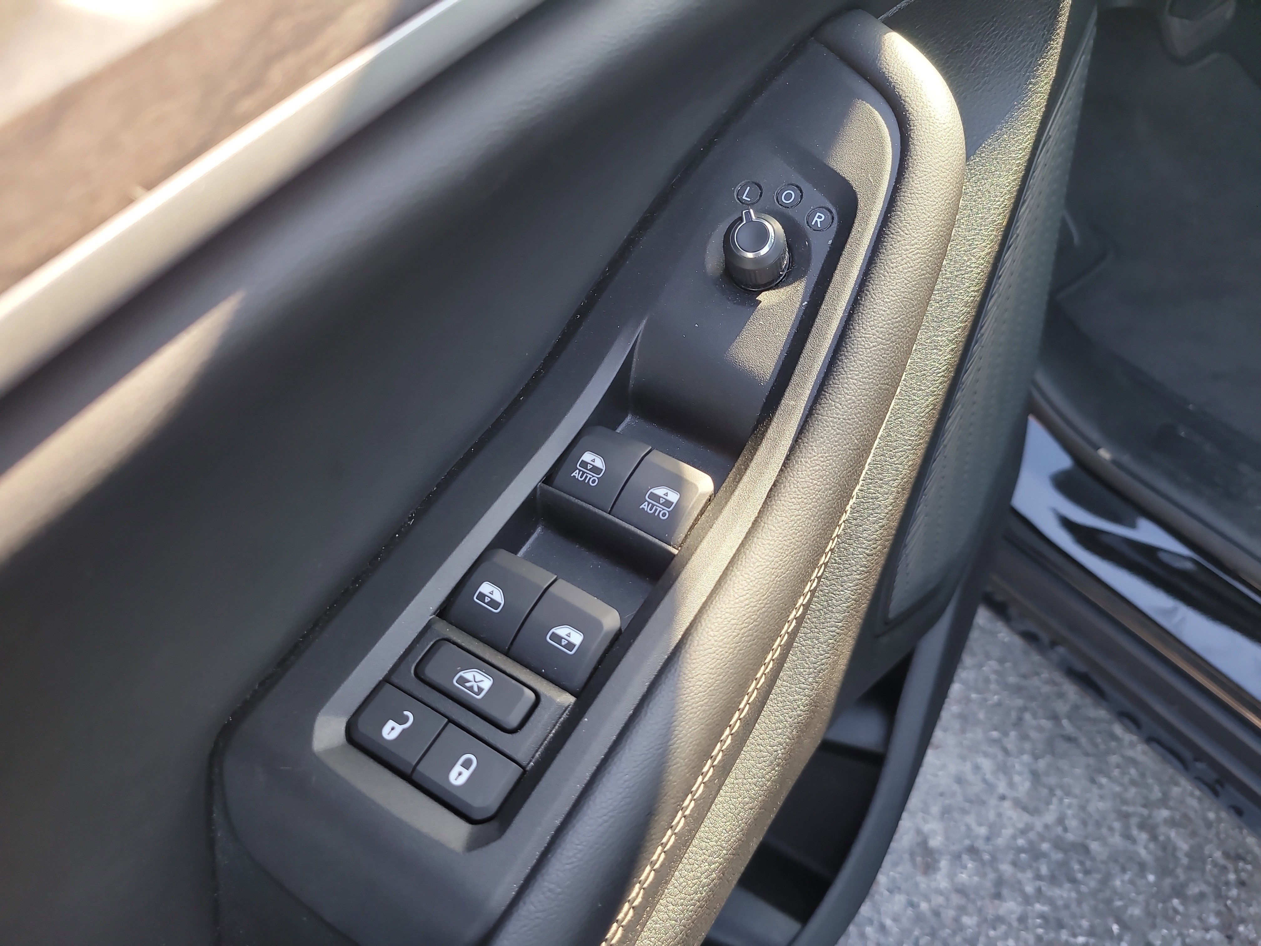 Used 2023 Jeep Grand Cherokee L Limited w/ Luxury Tech Group II RWD image 17
