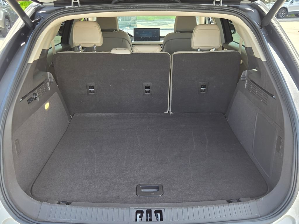 Used 2023 Lincoln Nautilus AWD w/ Premium Package image 14