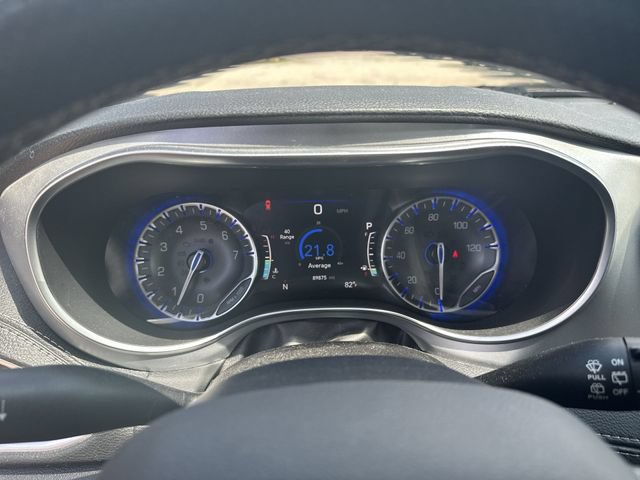 Used 2018 Chrysler Pacifica Limited w/ S Appearance Package FWD image 13