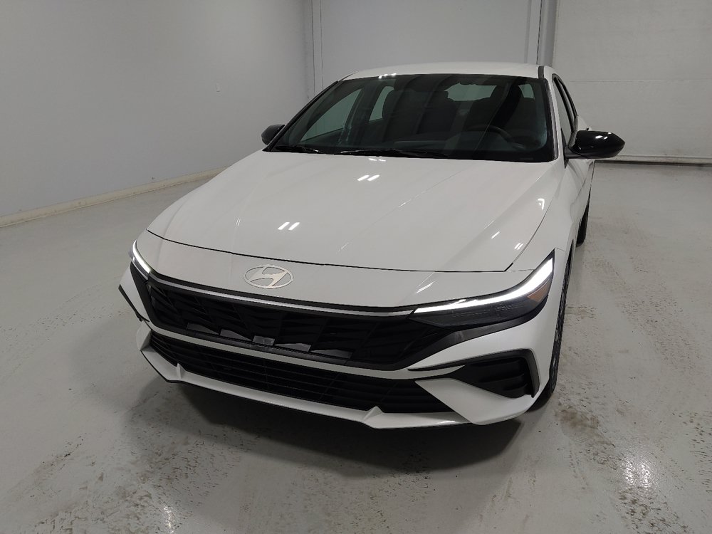 Used 2025 Hyundai Elantra Sport FWD image 15