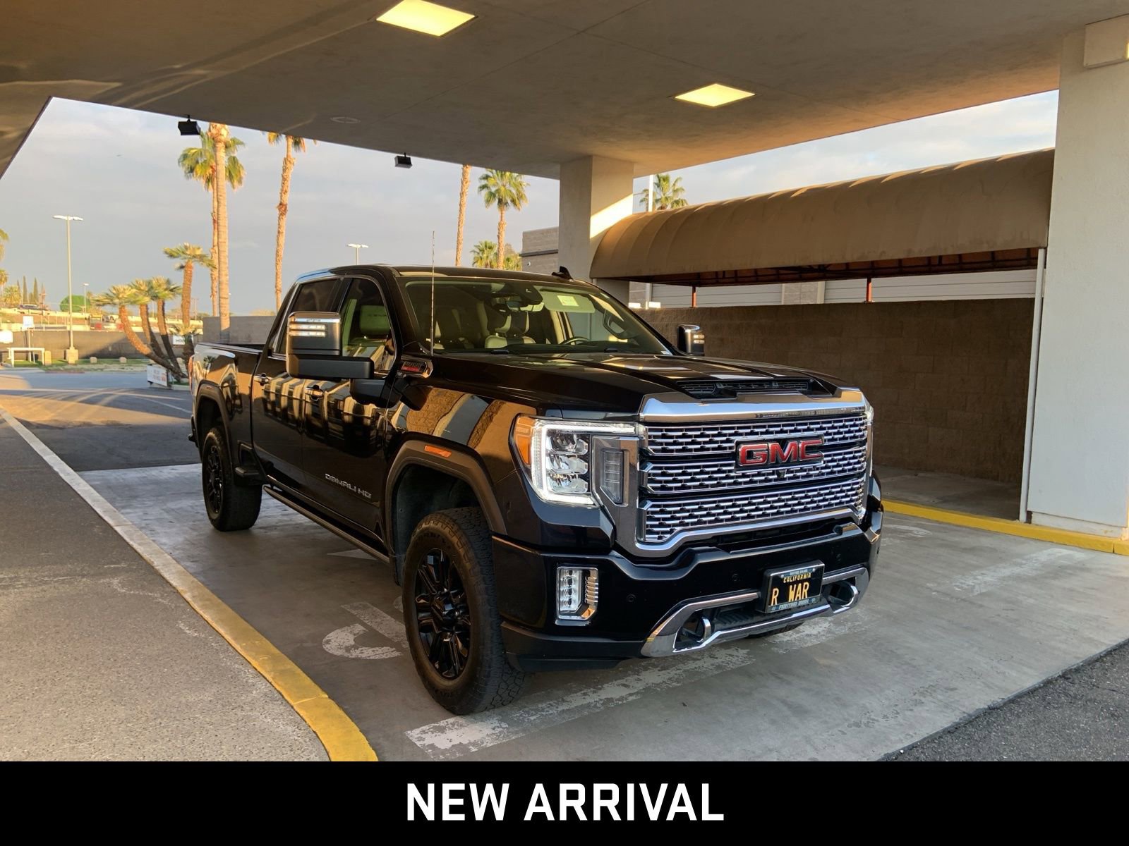 Certified 2022 GMC Sierra 3500 Denali w/ Denali Black Diamond Edition AWD/4WD image 8