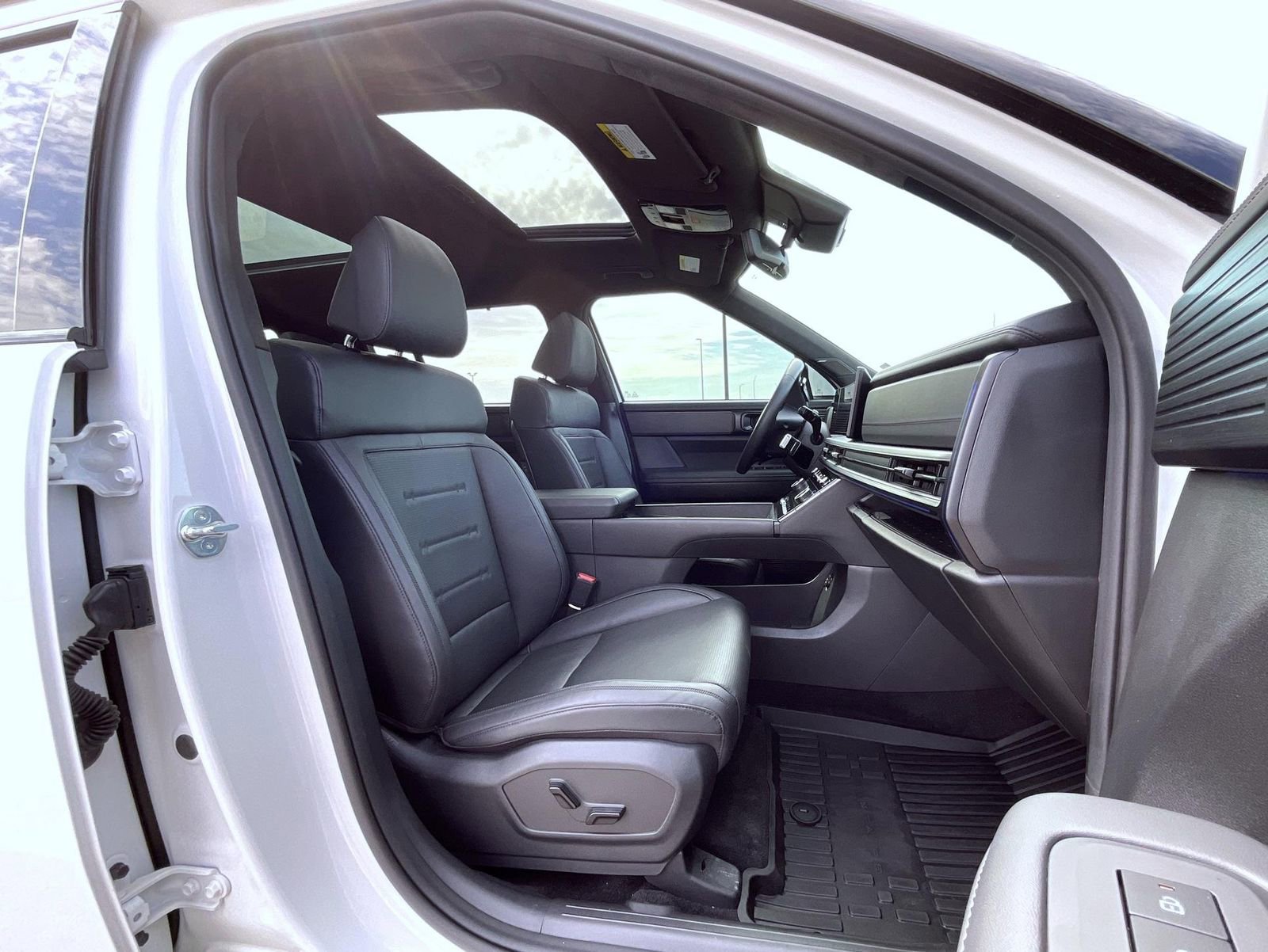 Used 2025 Hyundai Santa Fe Calligraphy image 15