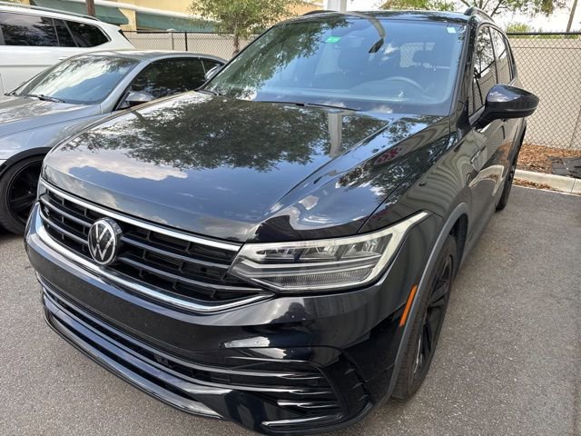 Certified 2023 Volkswagen Tiguan SE R-Line image 3