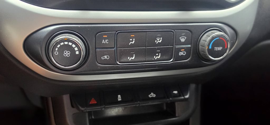 Used 2022 Chevrolet Colorado LT AWD/4WD image 22