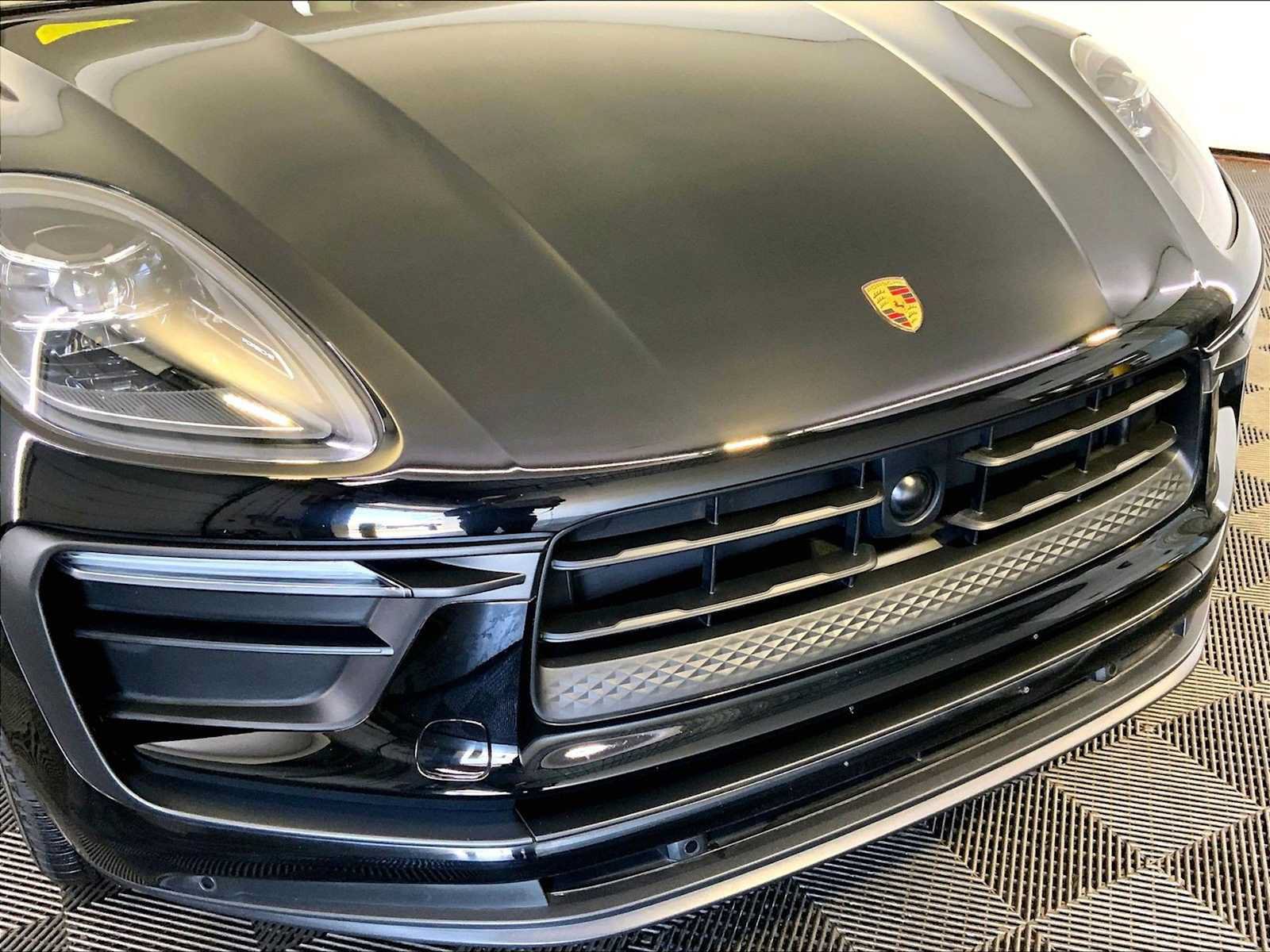 Certified 2023 Porsche Macan AWD/4WD image 34