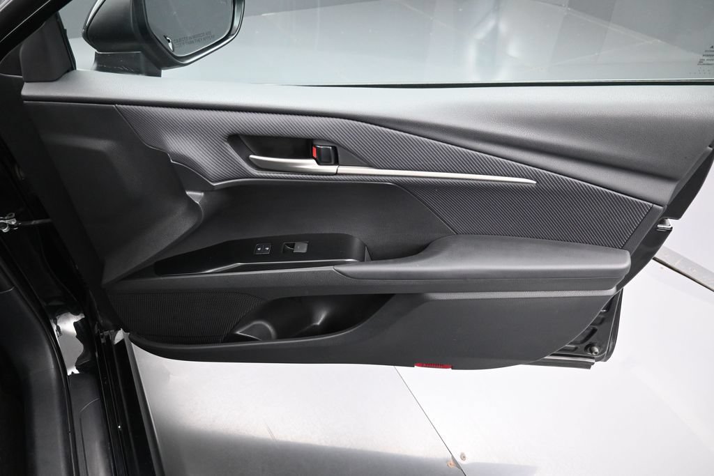 Used 2025 Toyota Camry SE FWD image 33