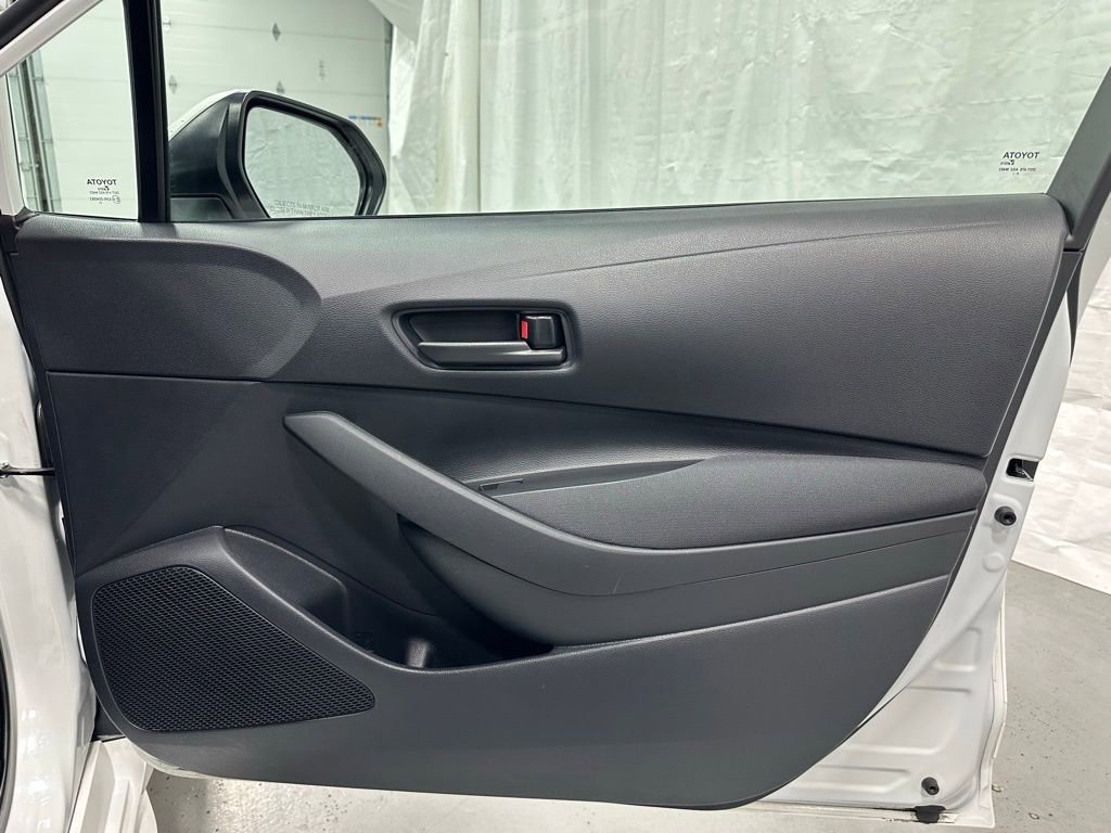 Used 2025 Toyota Corolla LE FWD image 53