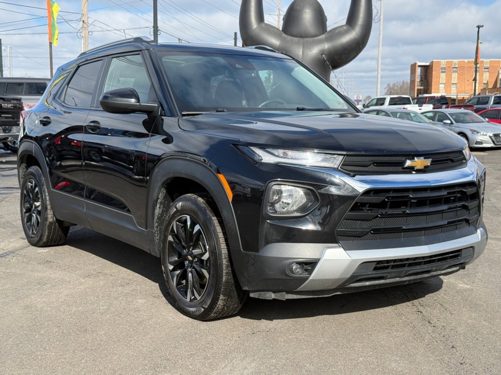 Used 2023 Chevrolet TrailBlazer LT w/ Sun and Liftgate Package image 2