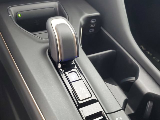 Used 2023 Toyota Crown AWD/4WD image 28
