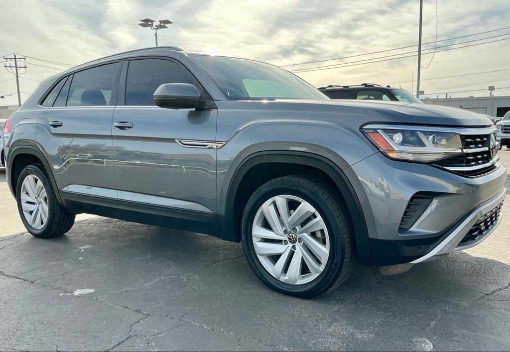 Used 2020 Volkswagen Atlas Cross Sport SE w/ Towing Package image 6
