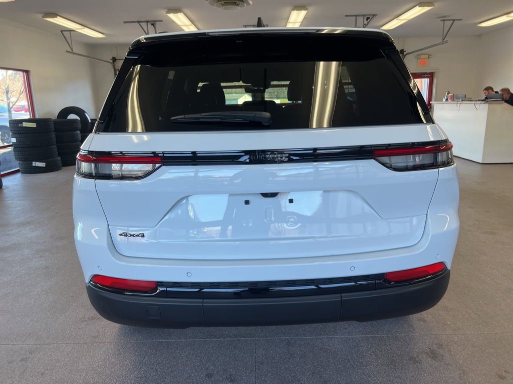 New 2025 Jeep Grand Cherokee Altitude image 23