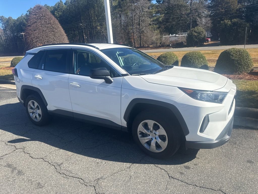 Used 2021 Toyota RAV4 LE image 5