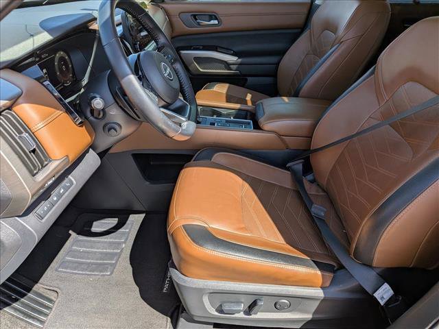 Used 2023 Nissan Pathfinder Platinum FWD image 15