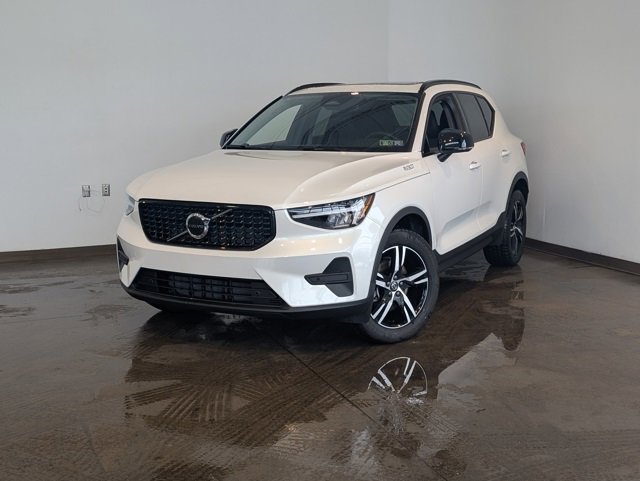 Used 2026 Volvo XC40 B5 Core w/ Climate Package