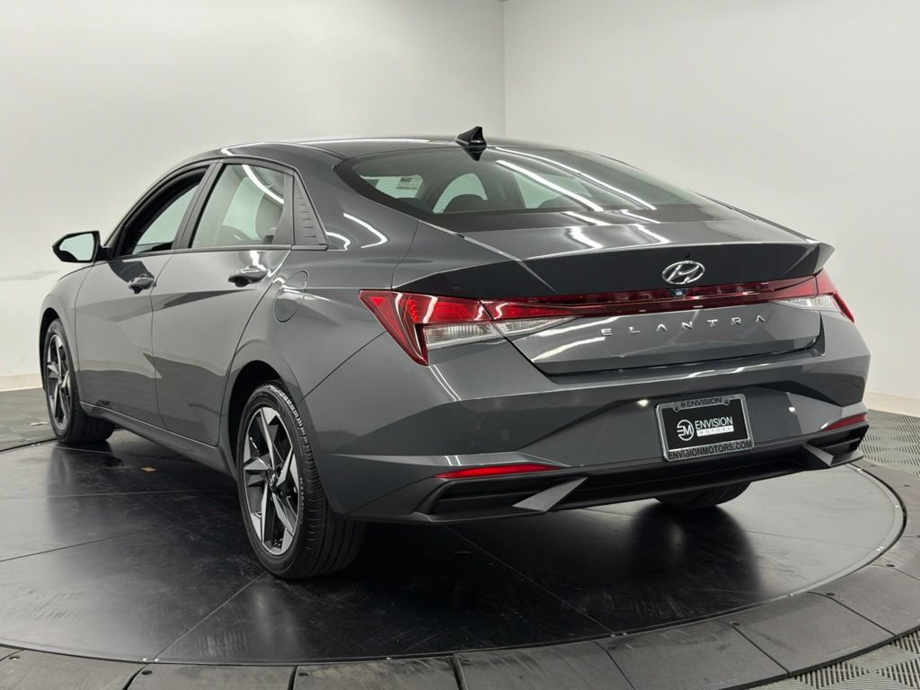 Used 2023 Hyundai Elantra SEL w/ Convenience Package FWD image 12