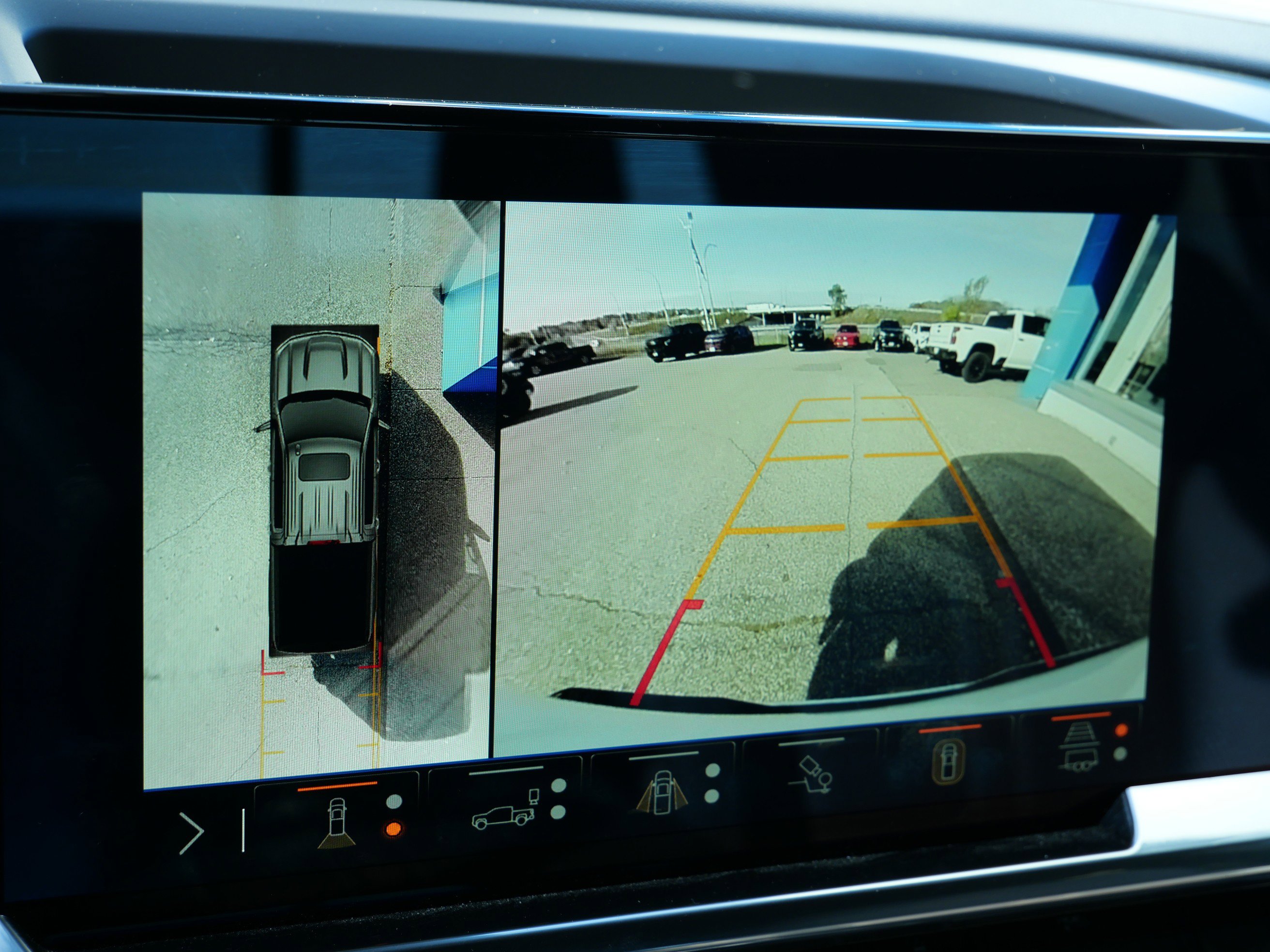 Used 2024 Chevrolet Silverado 1500 High Country w/ Technology Package image 16