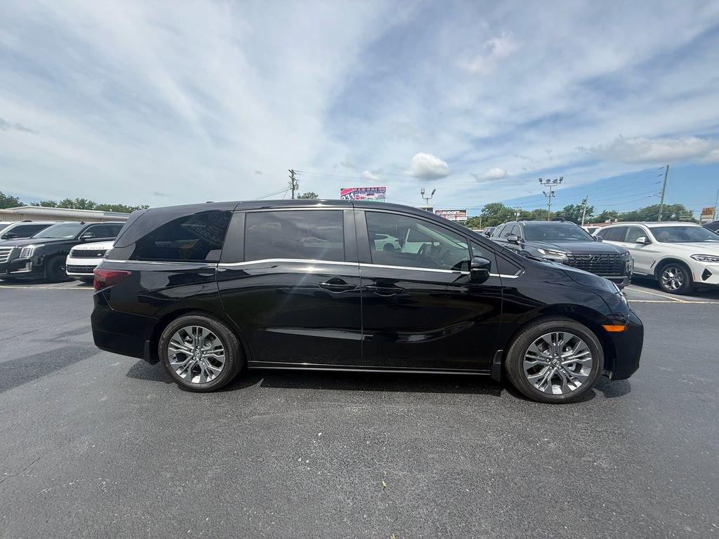 Used 2026 Honda Odyssey Touring image 2