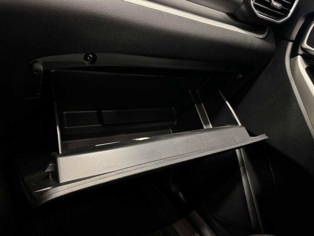 Used 2022 Ford Explorer XLT w/ Equipment Group 202A image 32