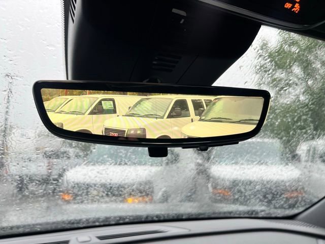 Used 2024 Chevrolet Traverse RS image 32