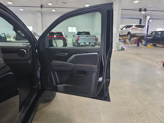 Used 2024 Chevrolet Colorado Z71 w/ Z71 Convenience Package 2 AWD/4WD image 32
