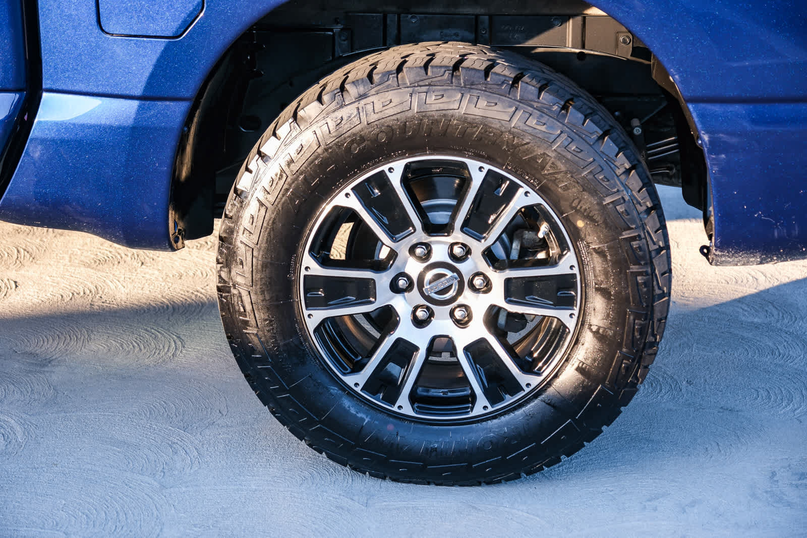 Used 2022 Nissan Titan SV RWD image 9