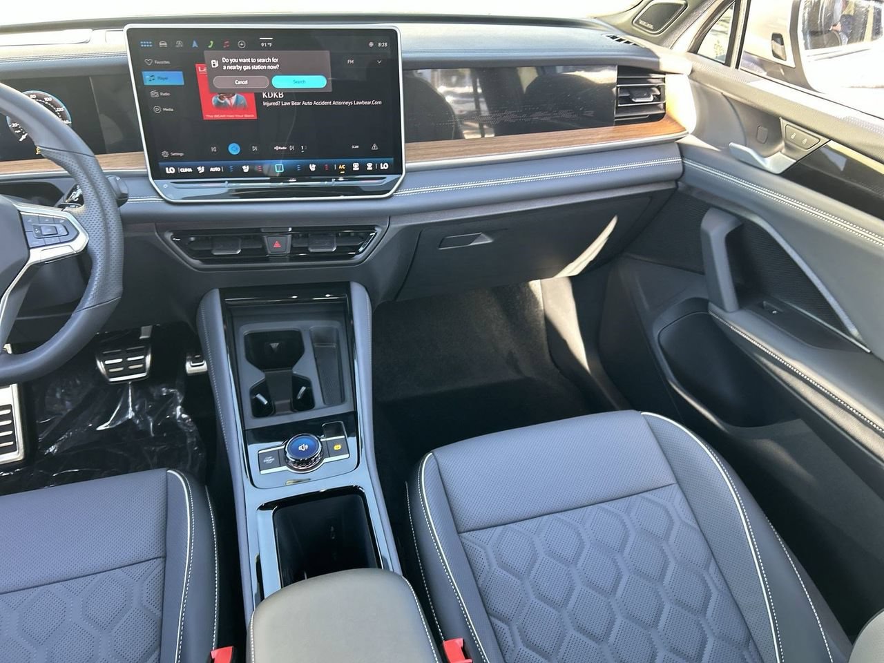 New 2026 Volkswagen Tiguan SEL R-Line AWD/4WD image 12