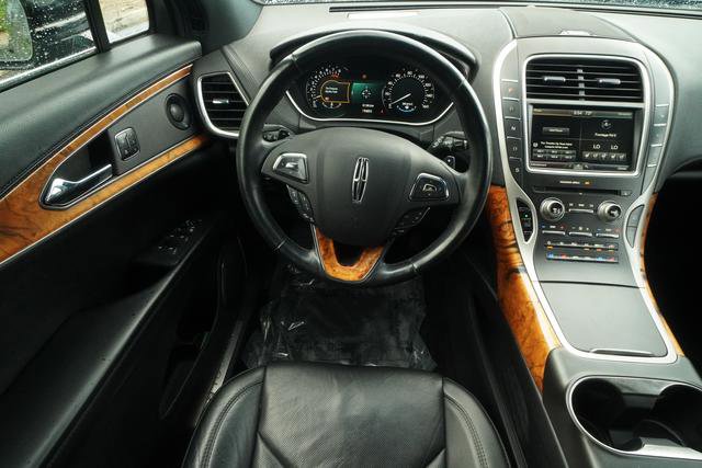 Used 2016 Lincoln MKX Reserve w/ Technology Package FWD image 13