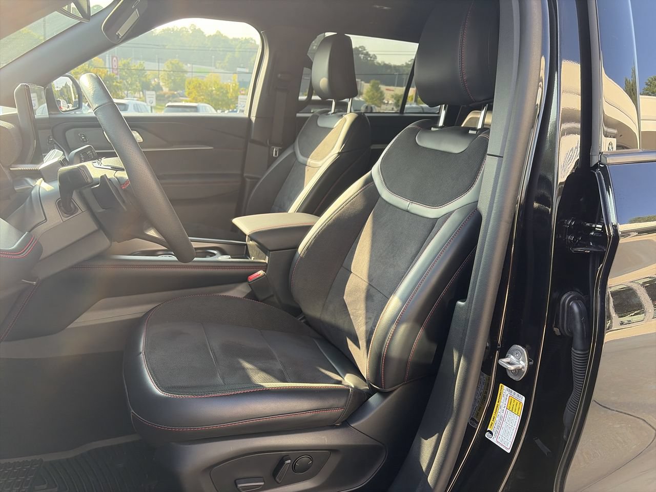Used 2025 Ford Explorer ST AWD/4WD image 14