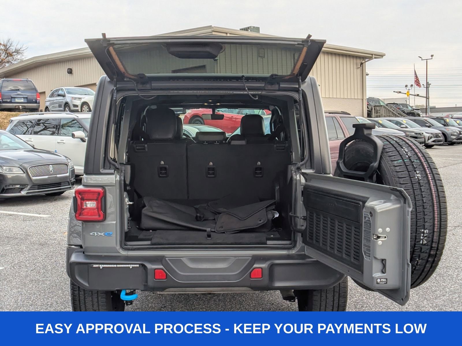 Used 2023 Jeep Wrangler Unlimited Sahara w/ Cold Weather Group image 7