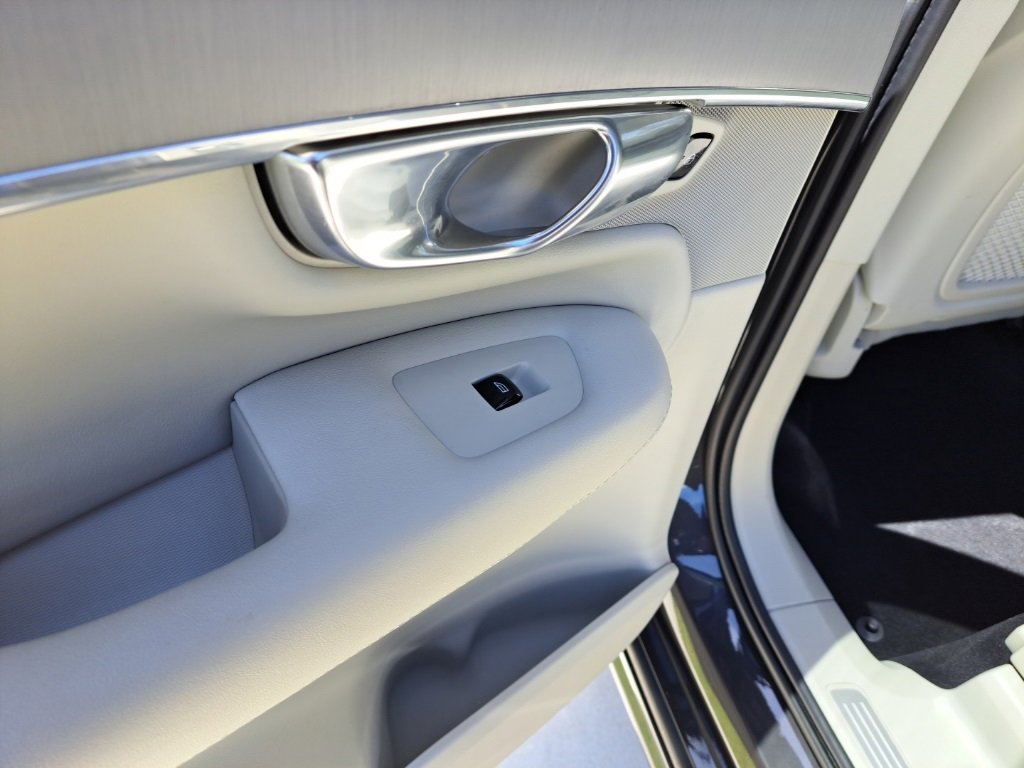 Used 2023 Volvo XC90 B5 Core w/ Protection Package Premier image 10