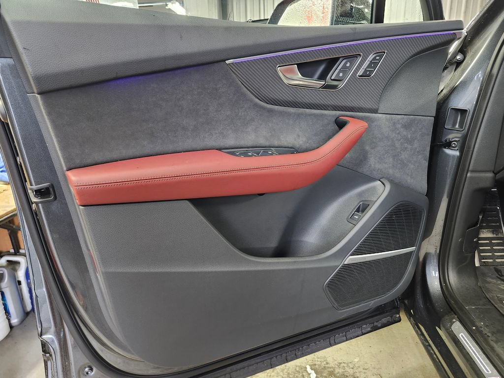 Used 2025 Audi SQ7 Prestige w/ Prestige Package AWD/4WD image 6