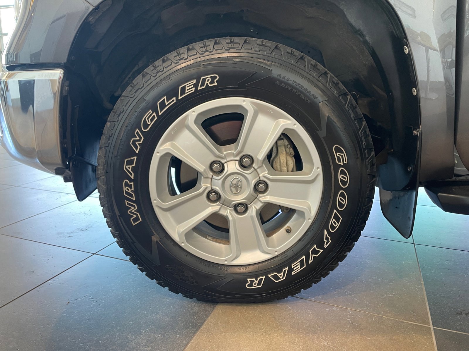 Used 2019 Toyota Tundra SR5 w/ SR5 Convenience Package image 26