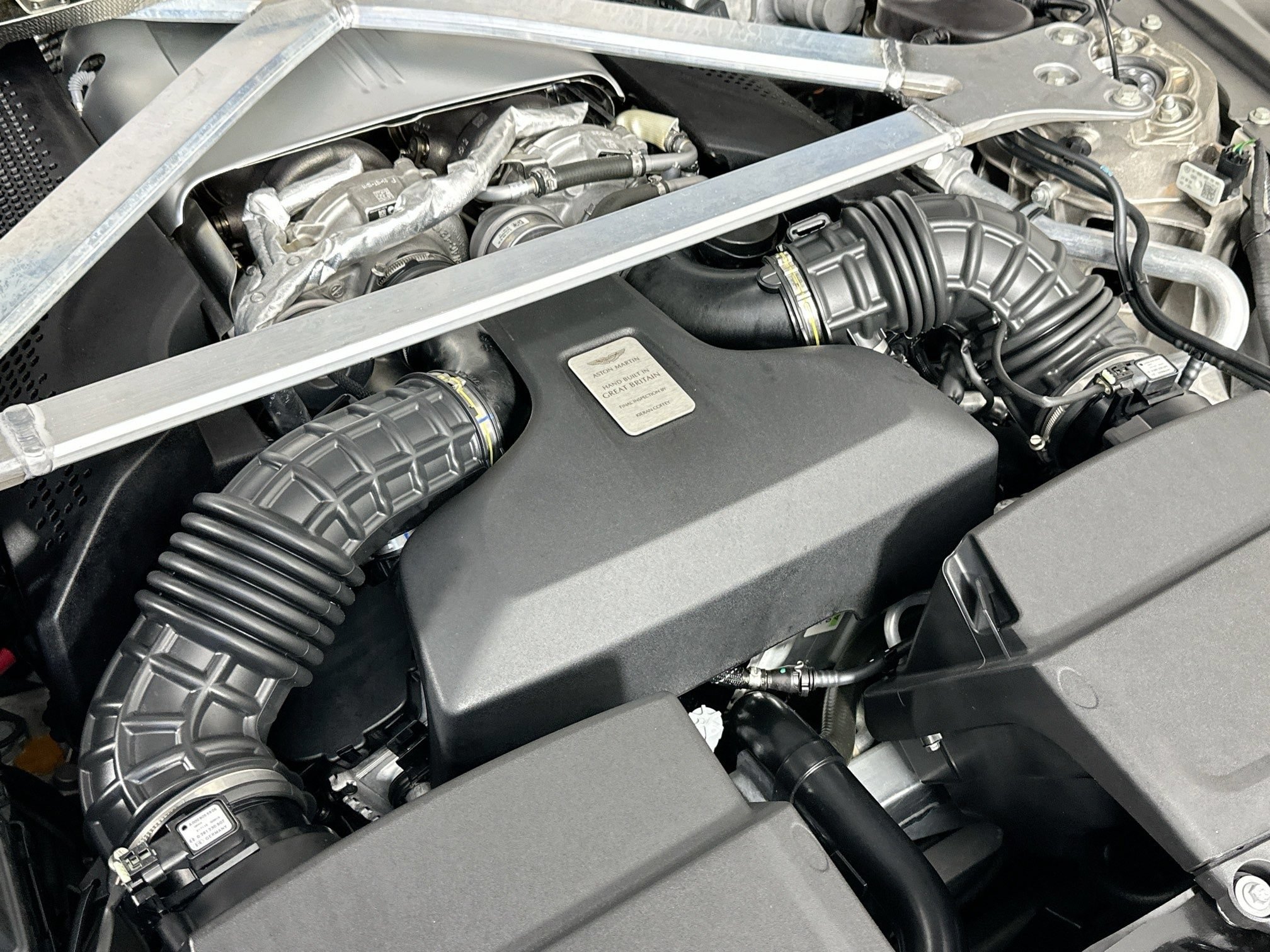 Used 2021 Aston Martin V8 Vantage Roadster RWD image 29